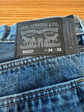 Levi's Men's Baggy Jeans size 34x32